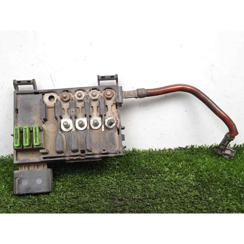 Recambio de caja reles / fusibles para seat ibiza (6k1) 1.4 referencia OEM IAM SINREFERENCIA 4+3.FUSIBLES - SOBRE BATERIA CON.TA