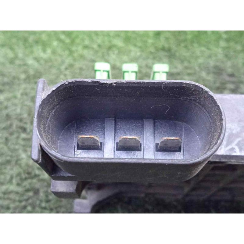 Recambio de caja reles / fusibles para seat ibiza (6k1) 1.4 referencia OEM IAM SINREFERENCIA 4+3.FUSIBLES - SOBRE BATERIA CON.TA