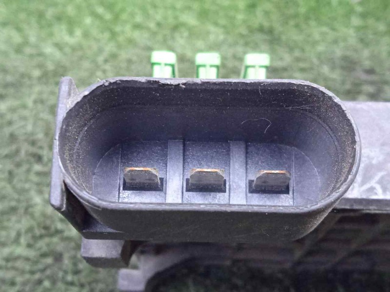 Recambio de caja reles / fusibles para seat ibiza (6k1) 1.4 referencia OEM IAM SINREFERENCIA 4+3.FUSIBLES - SOBRE BATERIA CON.TA