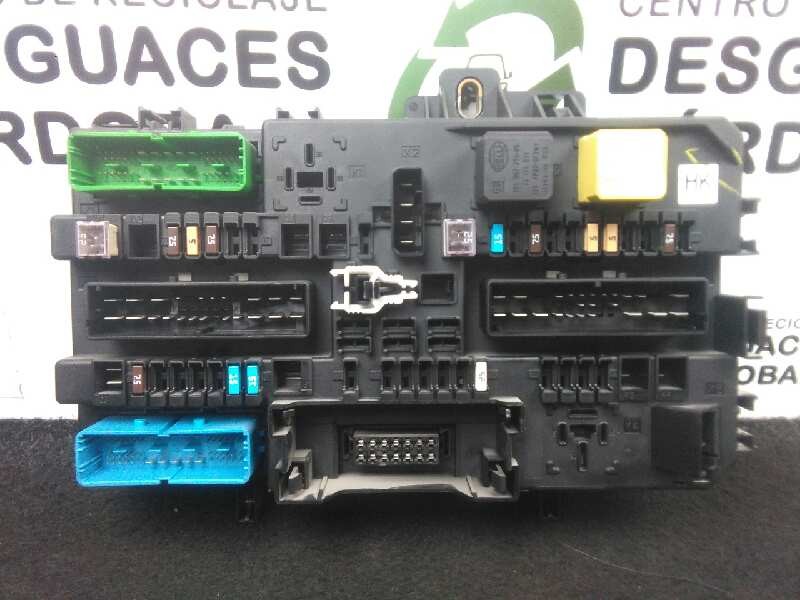 Recambio de caja reles / fusibles para opel astra h berlina 1.4 16v referencia OEM IAM 13206762-5DK00866932  