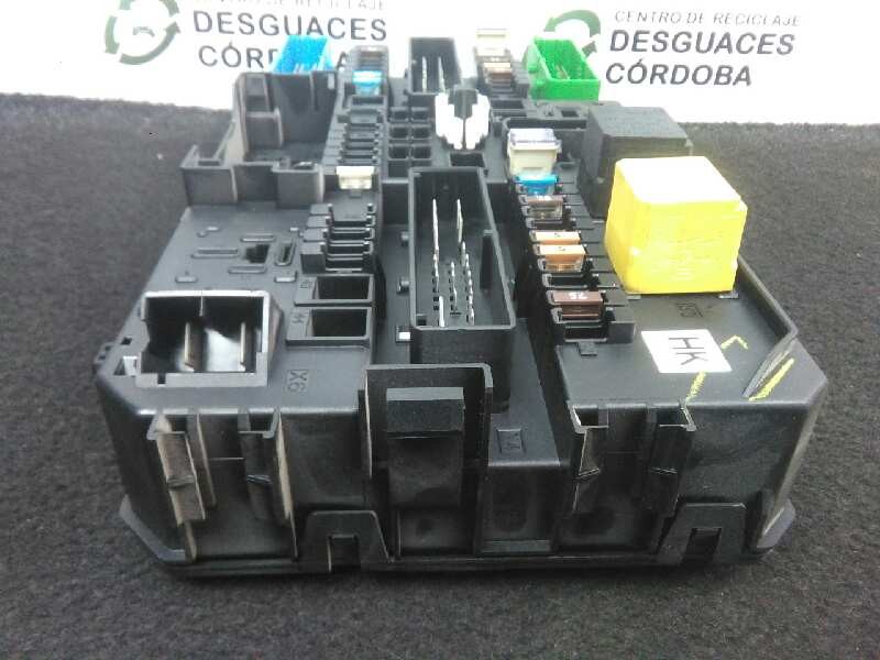 Recambio de caja reles / fusibles para opel astra h berlina 1.4 16v referencia OEM IAM 13206762-5DK00866932  