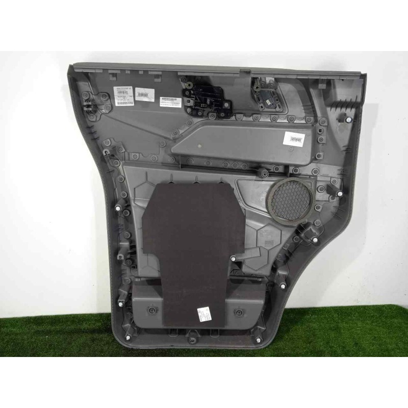 Recambio de guarnecido puerta delantera derecha para man tge kasten (uy) 2.0 tdi referencia OEM IAM 7C0867104-7C0867104A  