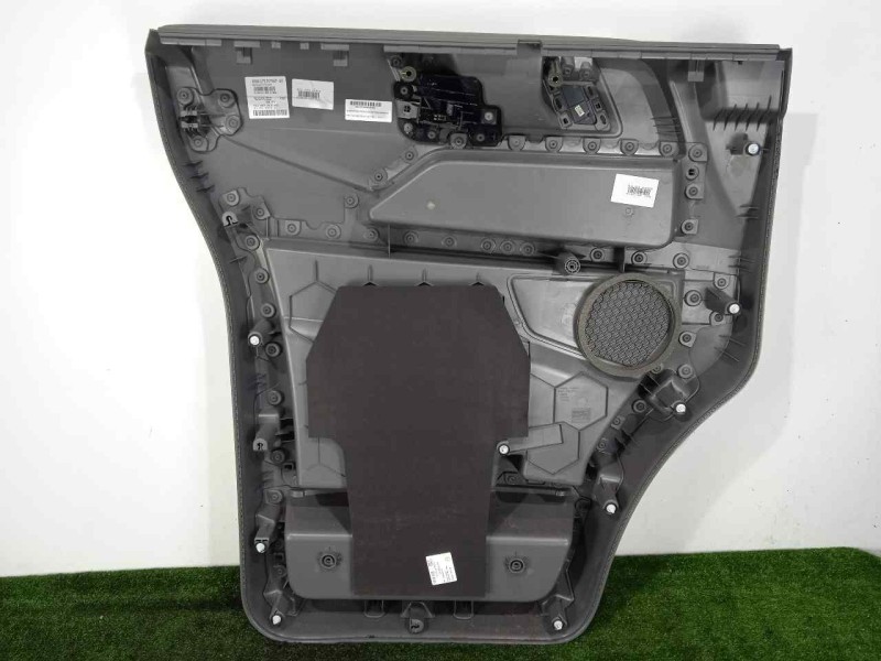 Recambio de guarnecido puerta delantera derecha para man tge kasten (uy) 2.0 tdi referencia OEM IAM 7C0867104-7C0867104A  