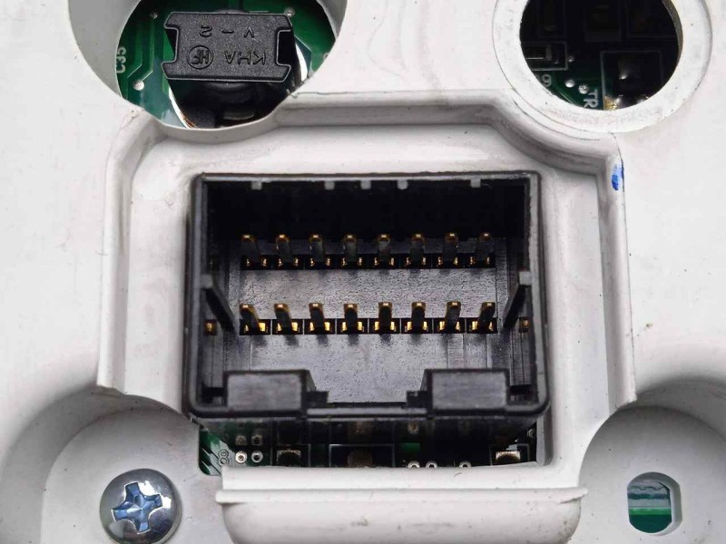 Recambio de cuadro instrumentos para ssangyong rodius 2.7 turbodiesel cat referencia OEM IAM 8020021402-11001131120S 2.CONECTORE