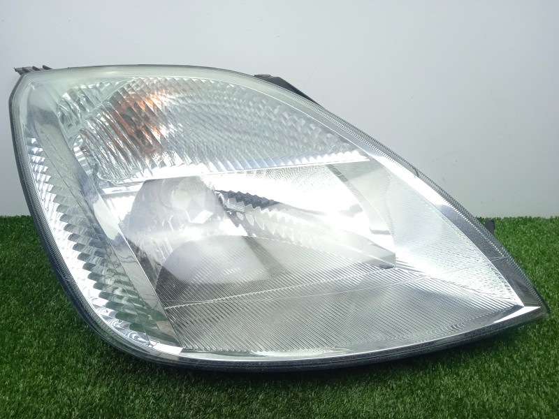 Recambio de faro derecho para ford fiesta (cbk) 1.4 16v cat referencia OEM IAM  02-05 