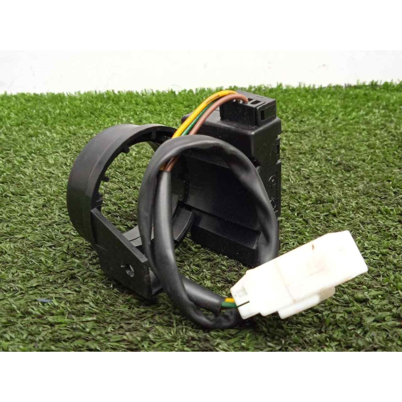 Recambio de antena para ssangyong rodius 2.7 turbodiesel cat referencia OEM IAM 8697008110-97R1010029  