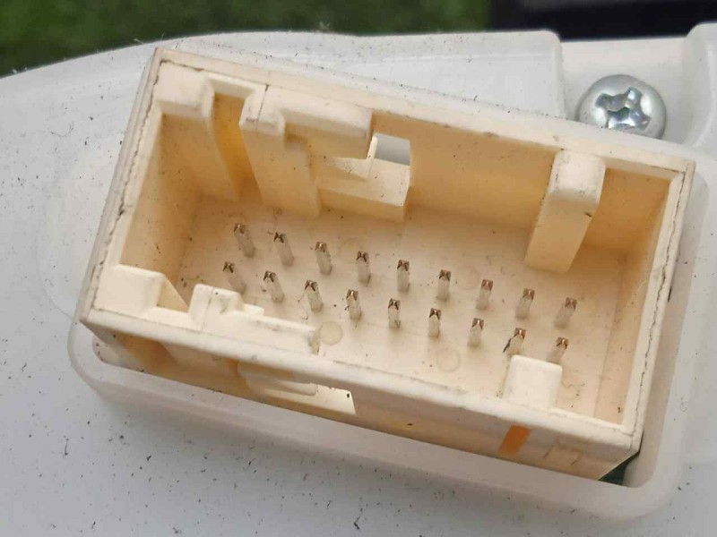 Recambio de cuadro instrumentos para peugeot 208 1.4 hdi fap referencia OEM IAM 9805400080-980540008000  