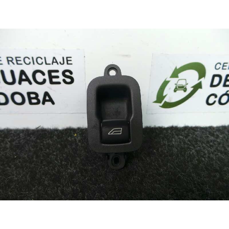 Recambio de mando elevalunas trasero derecho para volvo s40 berlina 2.0 diesel cat referencia OEM IAM   