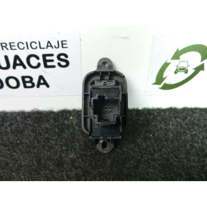 Recambio de mando elevalunas trasero derecho para volvo s40 berlina 2.0 diesel cat referencia OEM IAM   