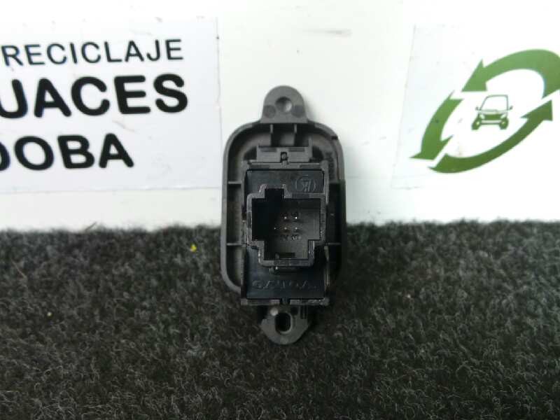 Recambio de mando elevalunas trasero derecho para volvo s40 berlina 2.0 diesel cat referencia OEM IAM   