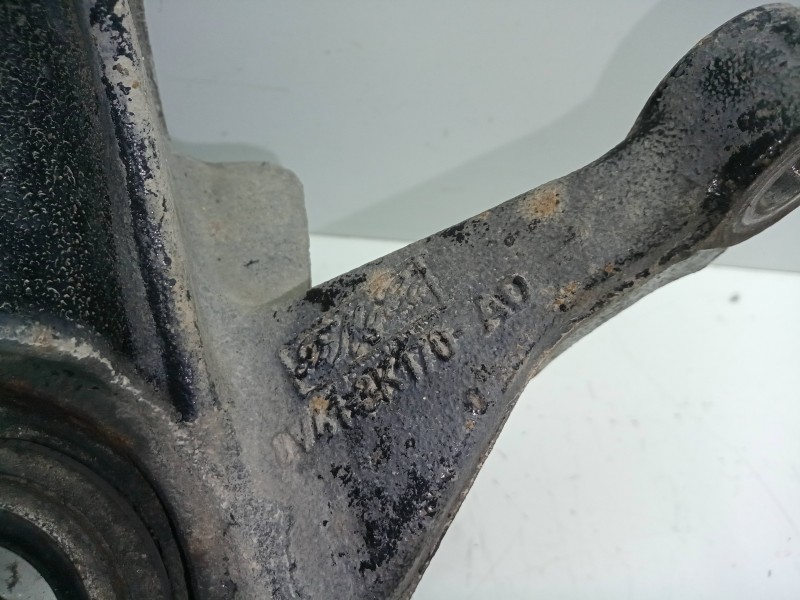 Recambio de mangueta delantera derecha para ford kuga (cbv) 2.0 tdci cat referencia OEM IAM 8V413K170AD  