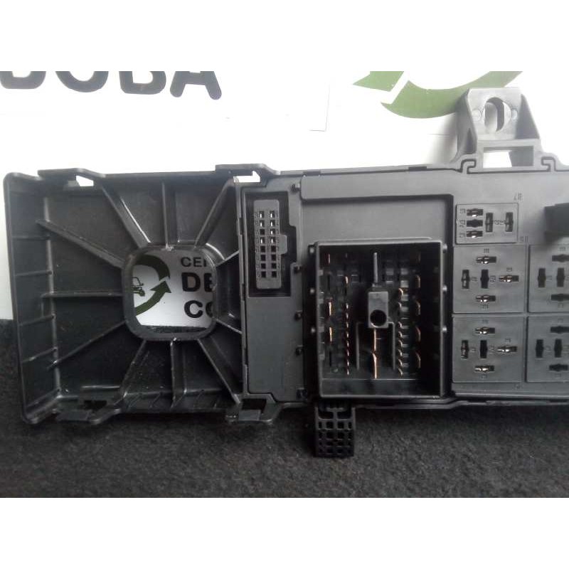 Recambio de caja reles / fusibles para opel vectra c berlina 1.9 cdti referencia OEM IAM 13223679-13193588  