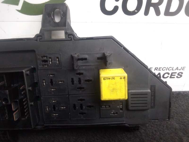 Recambio de caja reles / fusibles para opel vectra c berlina 1.9 cdti referencia OEM IAM 13223679-13193588  