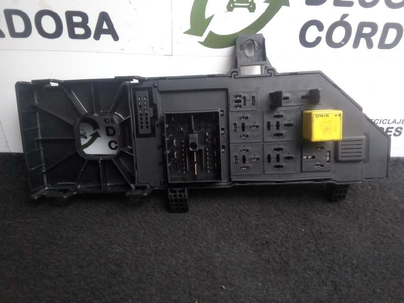 Recambio de caja reles / fusibles para opel vectra c berlina 1.9 cdti referencia OEM IAM 13223679-13193588  