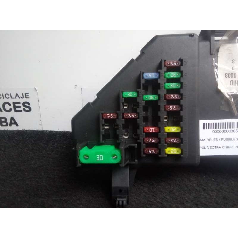Recambio de caja reles / fusibles para opel vectra c berlina 1.9 cdti referencia OEM IAM 13223679-13193588  