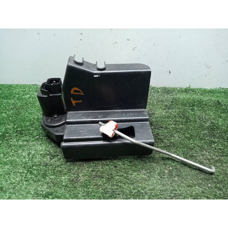 Recambio de cerradura puerta trasera derecha para ssangyong rodius 2.7 turbodiesel cat referencia OEM IAM SINREFERENCIA 5.PINES 