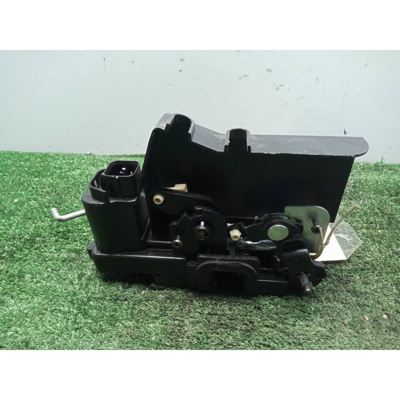 Recambio de cerradura puerta trasera izquierda para ssangyong rodius 2.7 turbodiesel cat referencia OEM IAM SINREFERENCIA 5.PINE