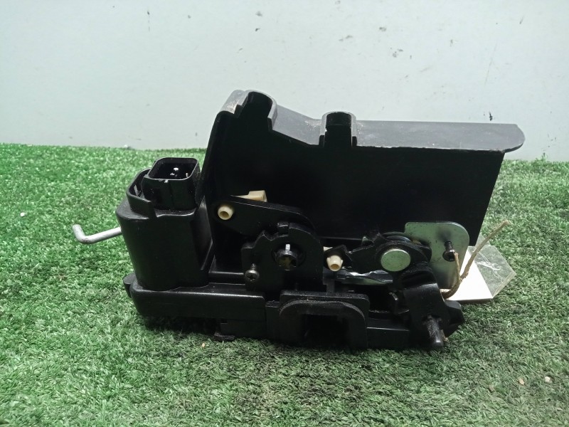 Recambio de cerradura puerta trasera izquierda para ssangyong rodius 2.7 turbodiesel cat referencia OEM IAM SINREFERENCIA 5.PINE