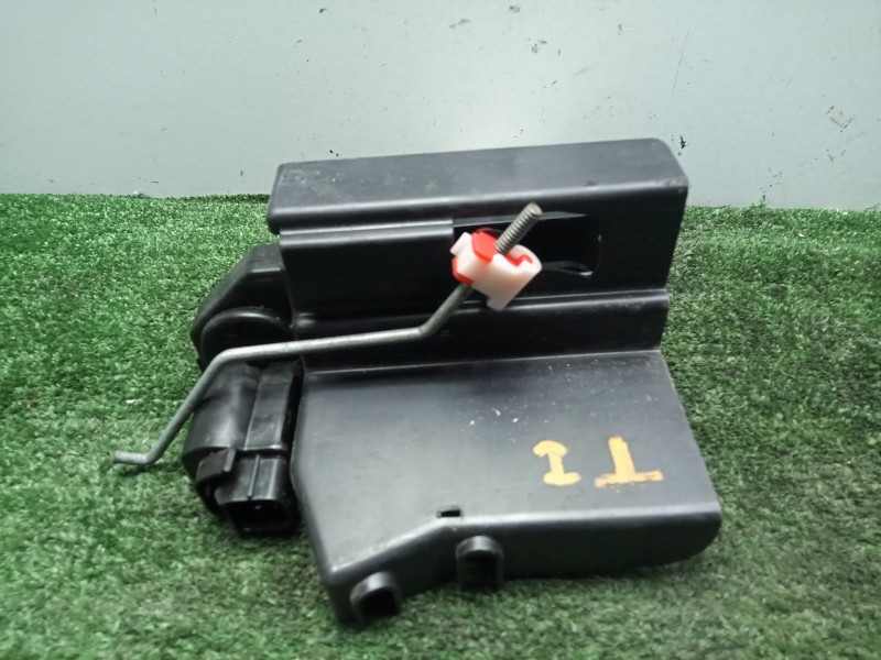 Recambio de cerradura puerta trasera izquierda para ssangyong rodius 2.7 turbodiesel cat referencia OEM IAM SINREFERENCIA 5.PINE