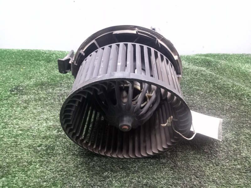 Recambio de motor calefaccion para renault clio iii 1.2 referencia OEM IAM  SIN.CLIMA Ø DIAMETRO: 145MM