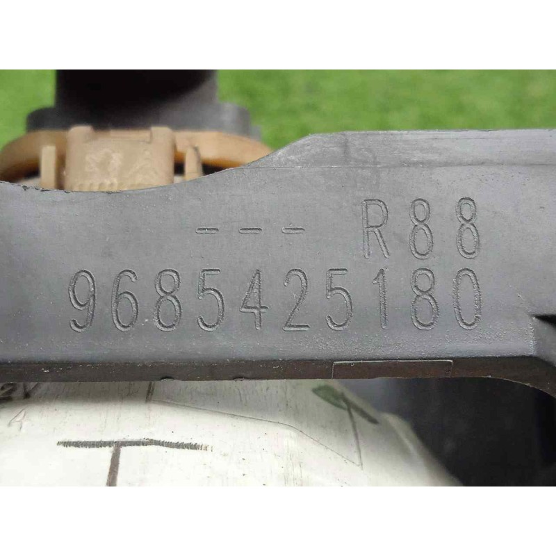 Recambio de faro antiniebla derecho para peugeot 207 1.6 16v cat referencia OEM IAM 9685425180  