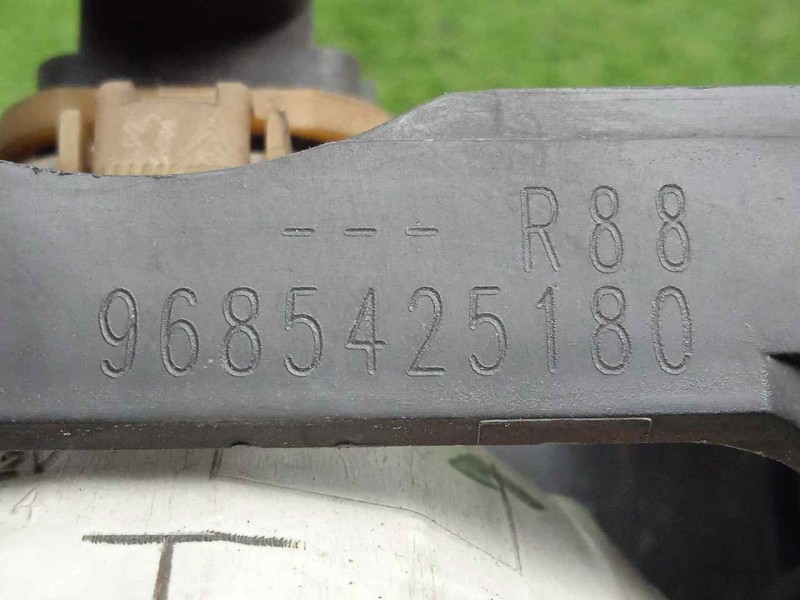 Recambio de faro antiniebla derecho para peugeot 207 1.6 16v cat referencia OEM IAM 9685425180  