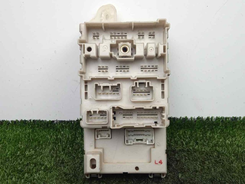 Recambio de caja reles / fusibles para toyota rav 4 (a2) 2.0 turbodiesel cat referencia OEM IAM 8273342080  