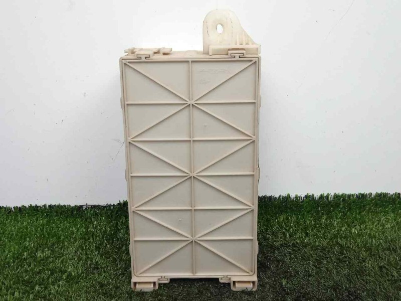 Recambio de caja reles / fusibles para toyota rav 4 (a2) 2.0 turbodiesel cat referencia OEM IAM 8273342080  