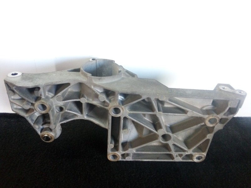 Recambio de soporte alternador para seat ibiza sc (6j1) 1.9 tdi referencia OEM IAM 038903143AG  
