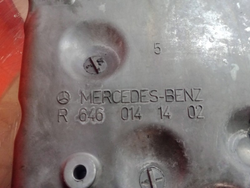 Recambio de carter para mercedes-benz clase c (w203) berlina 2.2 cdi cat referencia OEM IAM R6460141402  