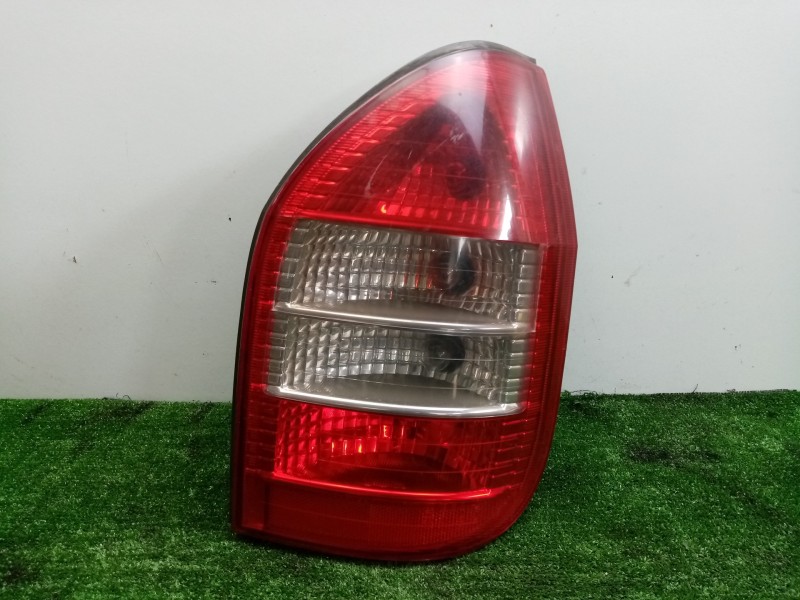 Recambio de piloto trasero derecho para opel zafira a 2.0 dti referencia OEM IAM  99-05 BLANCO