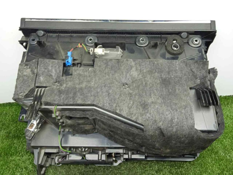 Recambio de guantera para mercedes-benz clase c (w204) berlina 2.2 cdi cat referencia OEM IAM A2046800091  