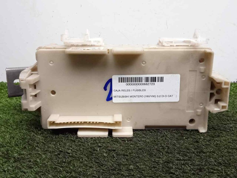 Recambio de caja reles / fusibles para mitsubishi montero (v80/v90) 3.2 di-d cat referencia OEM IAM 506150611  