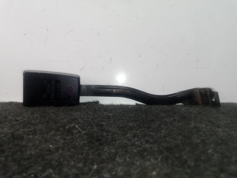 Recambio de enganche cinturon delantero derecho para seat leon (1p1) 2.0 tdi referencia OEM IAM 5P0857756E  
