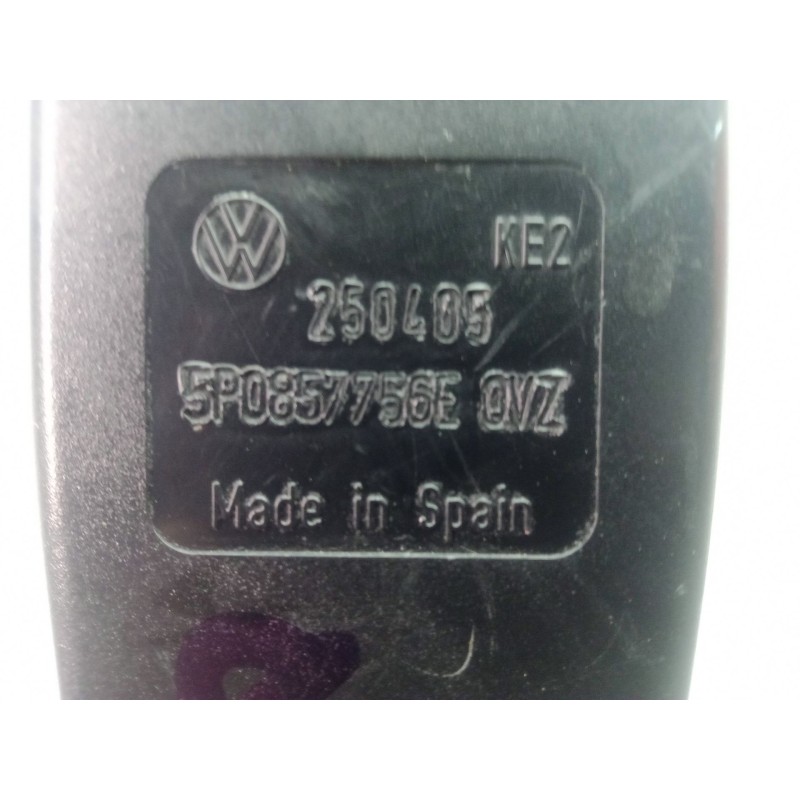 Recambio de enganche cinturon delantero derecho para seat leon (1p1) 2.0 tdi referencia OEM IAM 5P0857756E  