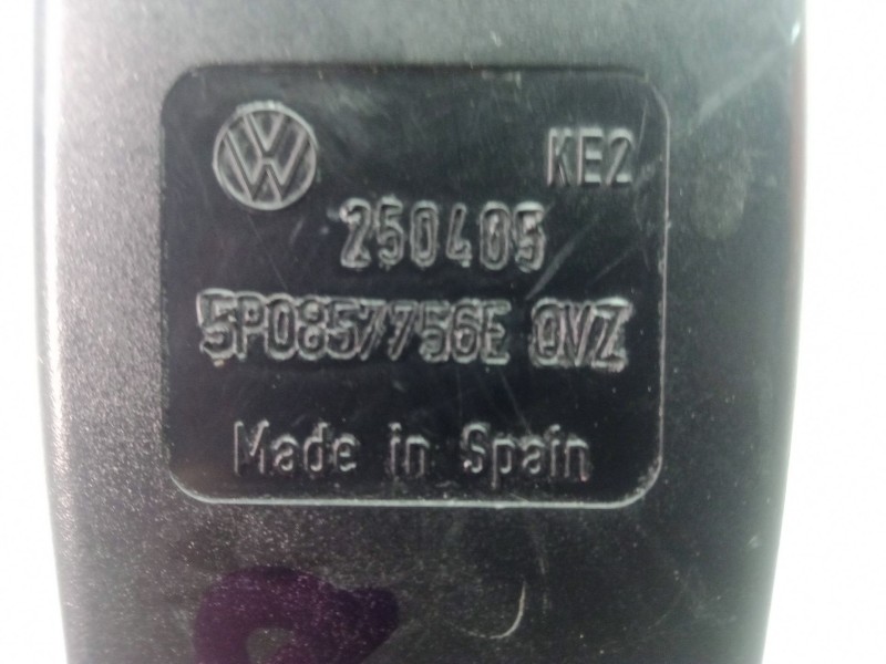 Recambio de enganche cinturon delantero derecho para seat leon (1p1) 2.0 tdi referencia OEM IAM 5P0857756E  