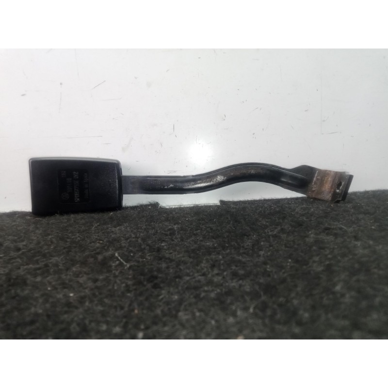 Recambio de enganche cinturon delantero izquierdo para seat leon (1p1) 2.0 tdi referencia OEM IAM 5P0857755E  