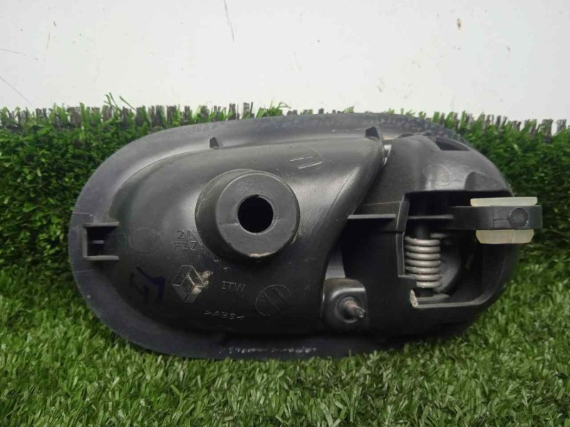 Recambio de maneta interior trasera izquierda para dacia sandero 0.9 tce cat referencia OEM IAM 806717698R  