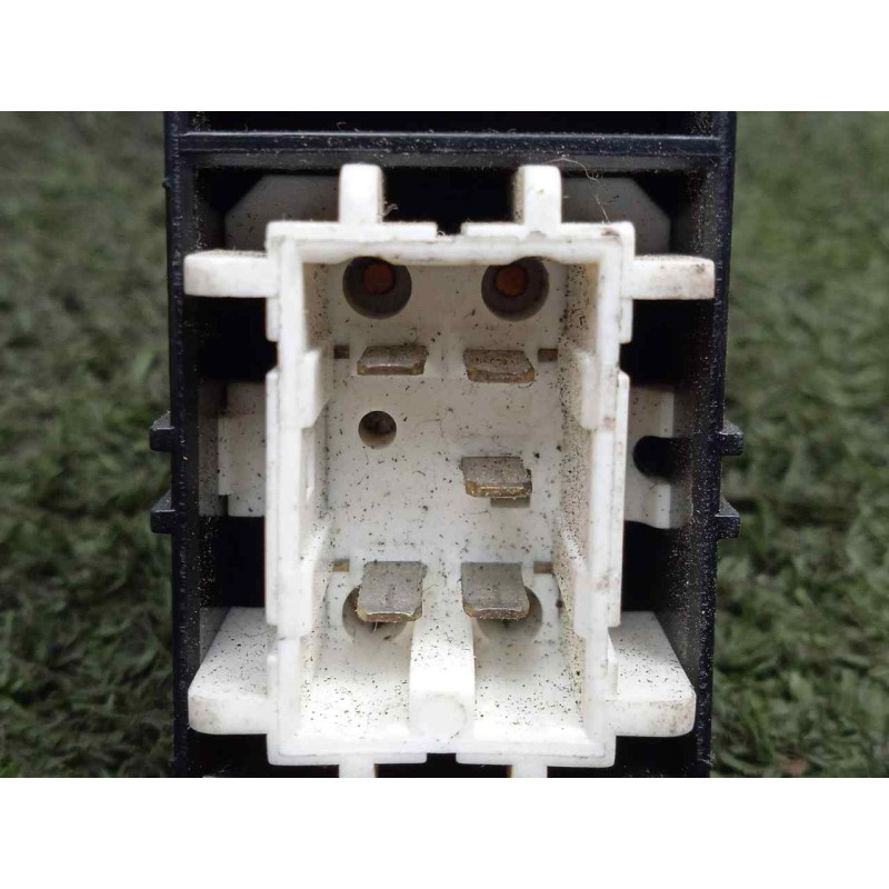 Recambio de mando elevalunas delantero derecho para toyota avensis berlina (t 22) 1.6 16v referencia OEM IAM   