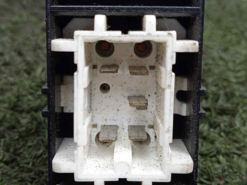 Recambio de mando elevalunas delantero derecho para toyota avensis berlina (t 22) 1.6 16v referencia OEM IAM   