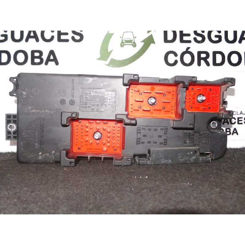 Recambio de caja reles / fusibles para opel vectra c berlina 2.0 dti referencia OEM IAM 13144709-519066005  