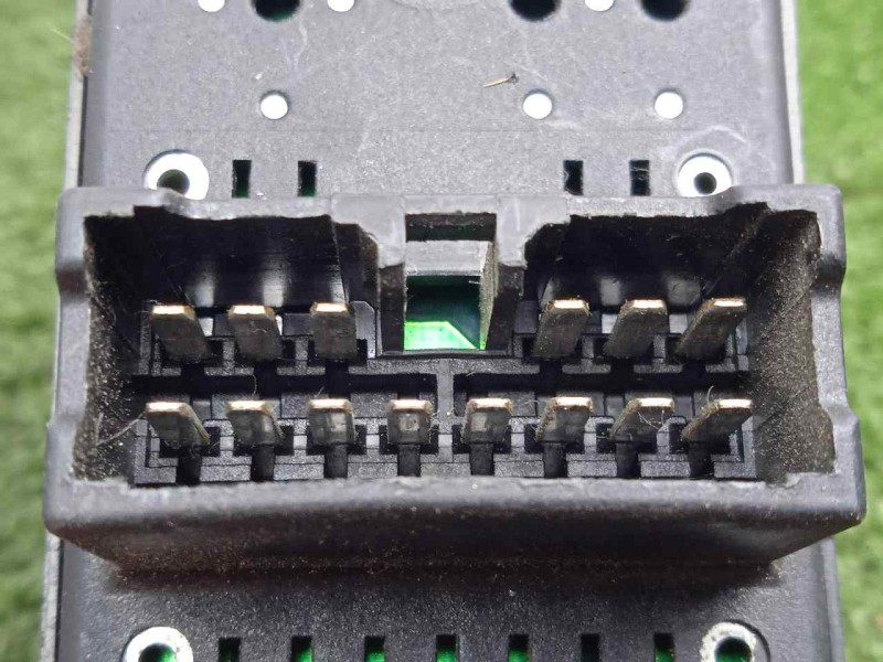 Recambio de mando elevalunas delantero izquierdo para toyota avensis berlina (t 22) 1.6 16v referencia OEM IAM   