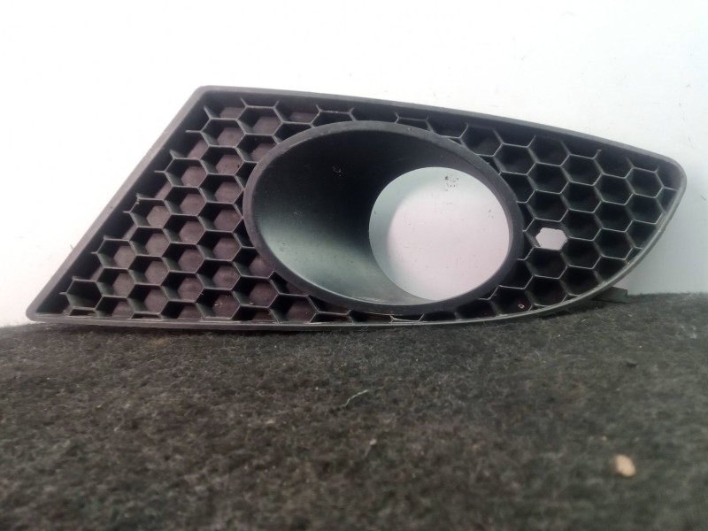 Recambio de rejilla paragolpes izquierda para seat leon (1p1) 2.0 tdi referencia OEM IAM 1P0853665A  