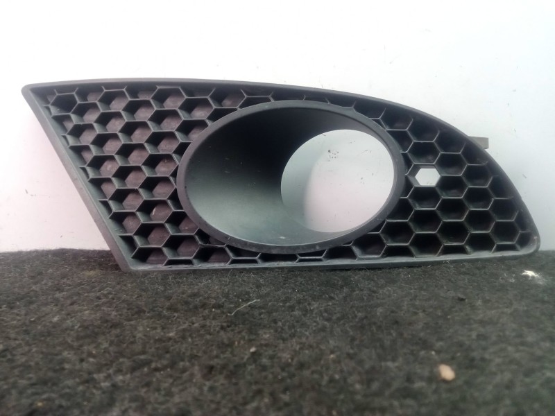 Recambio de rejilla paragolpes derecha para seat leon (1p1) 2.0 tdi referencia OEM IAM 1P0853666A  