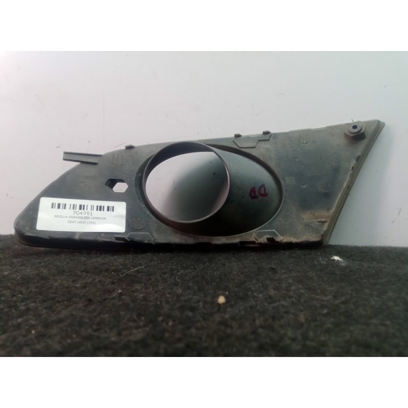 Recambio de rejilla paragolpes derecha para seat leon (1p1) 2.0 tdi referencia OEM IAM 1P0853666A  