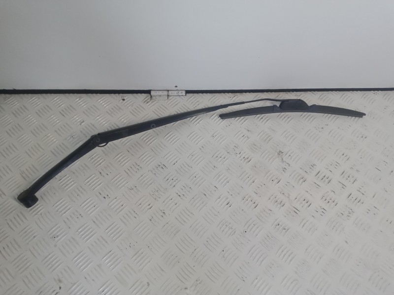 Recambio de brazo limpia delantero derecho para kia rio 1.2 cat referencia OEM IAM   