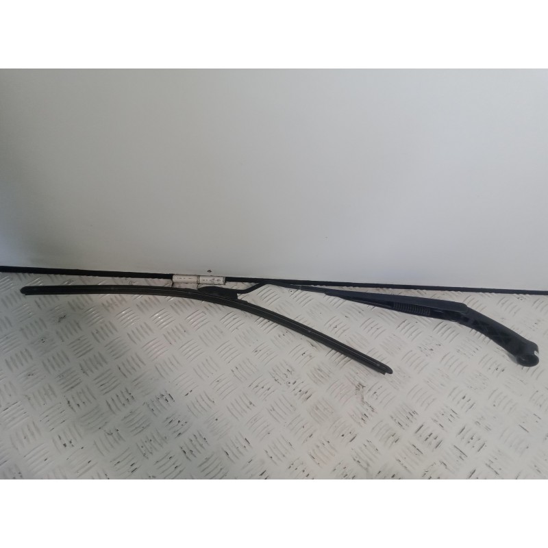 Recambio de brazo limpia delantero izquierdo para kia rio 1.2 cat referencia OEM IAM   