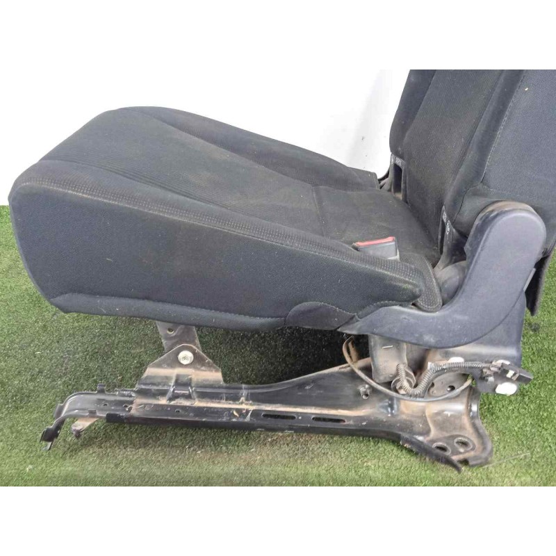 Recambio de asientos trasero derecho para toyota rav 4 2.2 d-4d cat referencia OEM IAM 7107742570C4-7161142100  