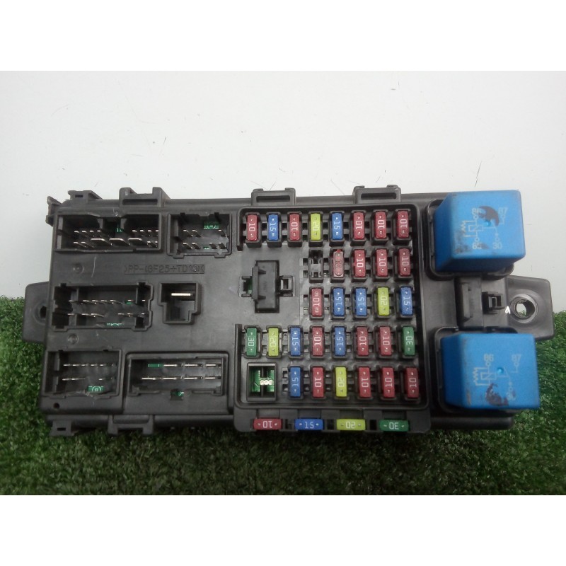 Recambio de caja reles / fusibles para hyundai trajet (fo) 2.0 crdi cat referencia OEM IAM SINREFERENCIA  