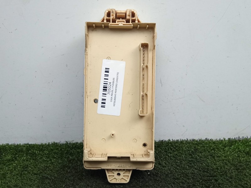Recambio de caja reles / fusibles para mitsubishi montero (v60/v70) 3.2 di-d cat referencia OEM IAM 3A160417  